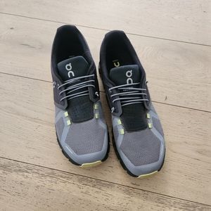 On Cloud Mens Running City Sneaker Size 10.5